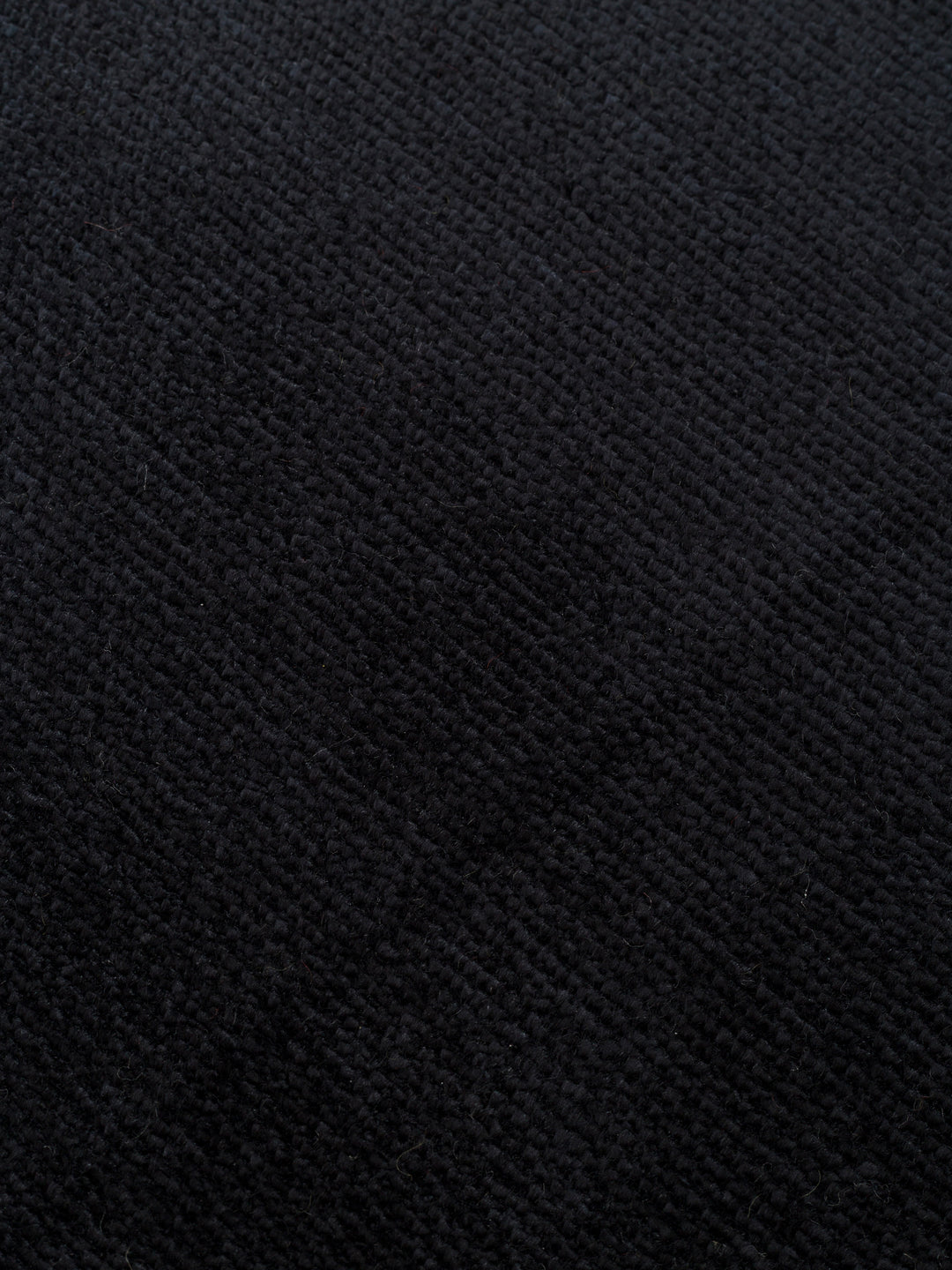 Victoria %100 TENCEL™ Lyocell El Emeği ile Üretilen Halı MIDNIGHT ONYX doku detayı